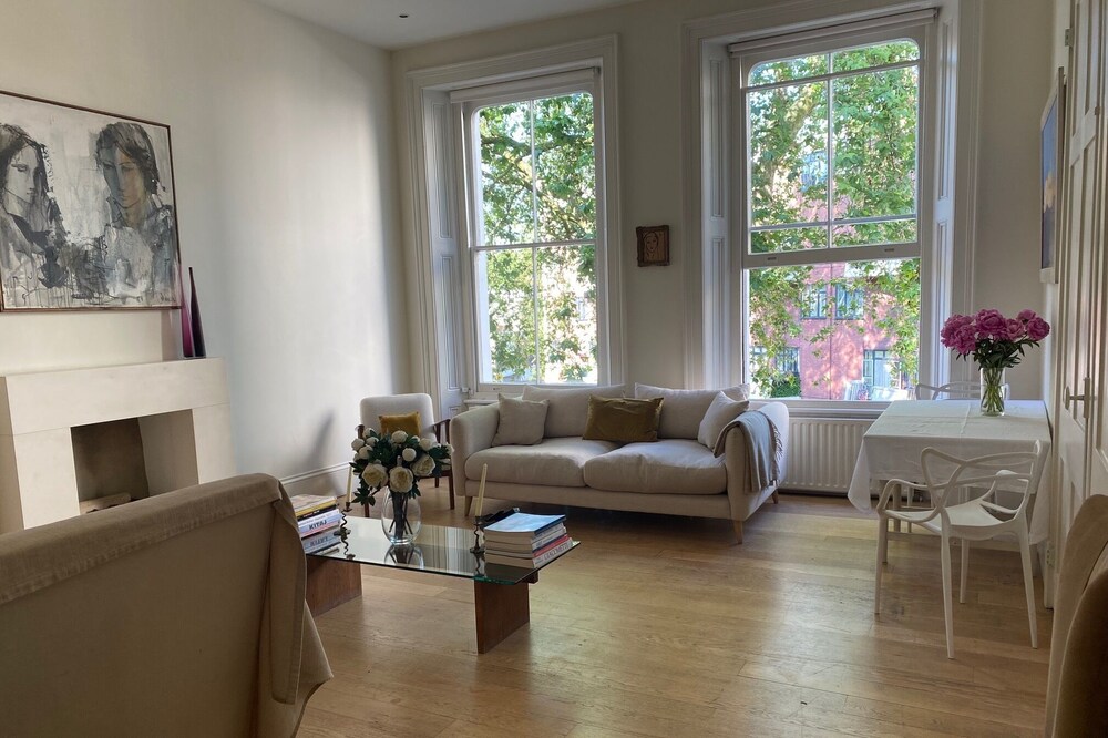 Beautiful, spacious flat minutes from Hyde Park, Notting Hill and Paddington