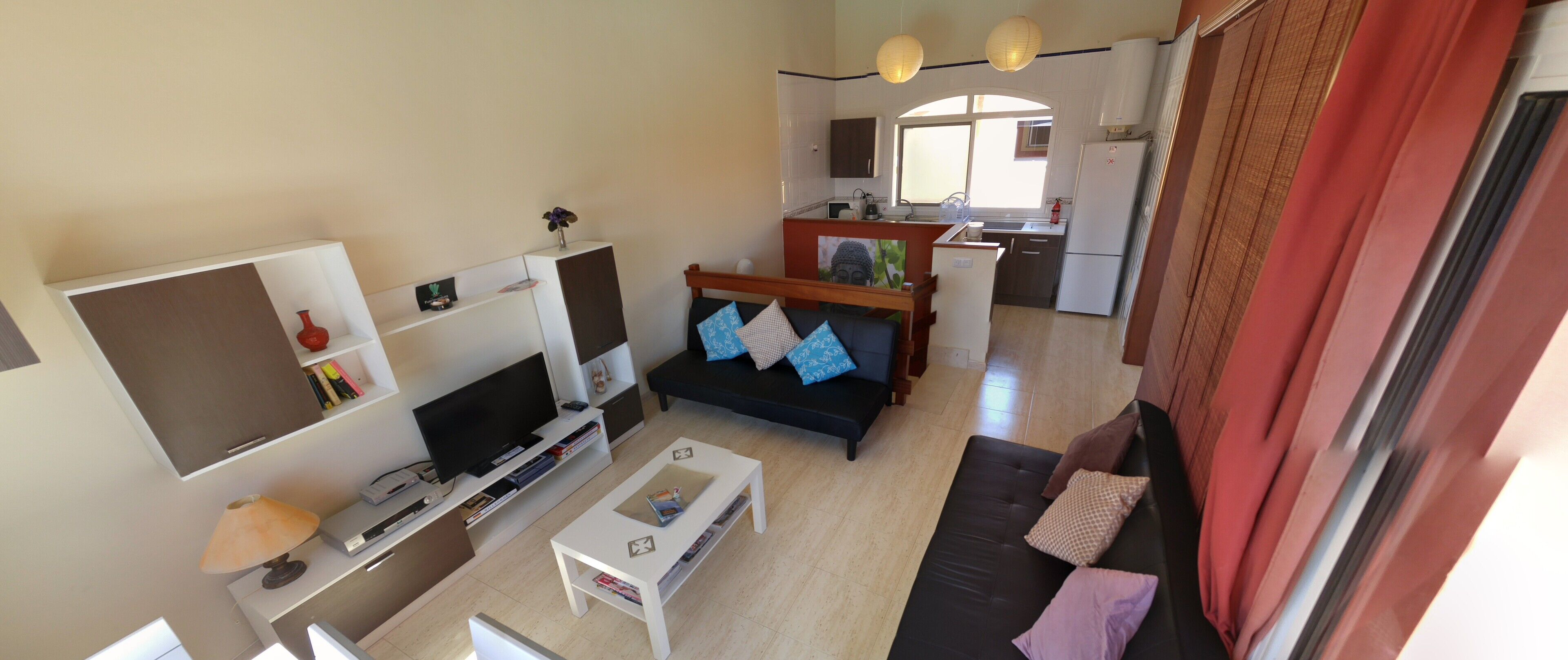 P1 ROMANTIC & SUNNY APARTMENT