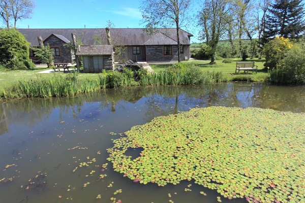 Stunning lakeside setting