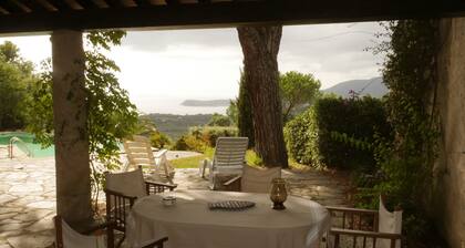 Superbe vue sur mer, 6 personnes, presquâile de St Tropez.