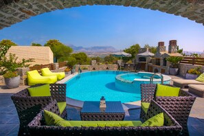 Pool - Villa Belladonna -  A oasis of luxury and relaxation (Phaistos Municipality)