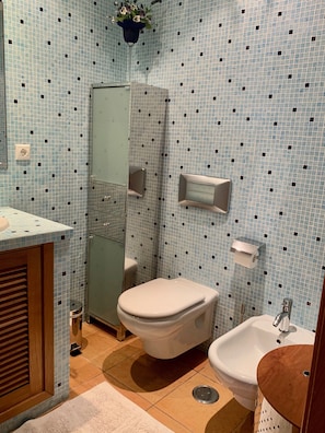 Free toiletries, hair dryer, towels, soap