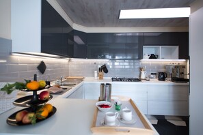 Refrigerador, horno, parrilla de estufa y lavavajillas 