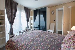 1 bedroom, iron/ironing board, internet, bed sheets
