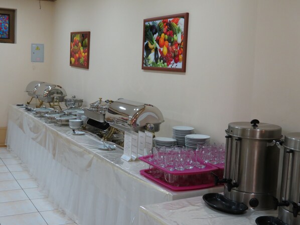 Free daily buffet breakfast - Hotel  Rovshan (Tashkent)