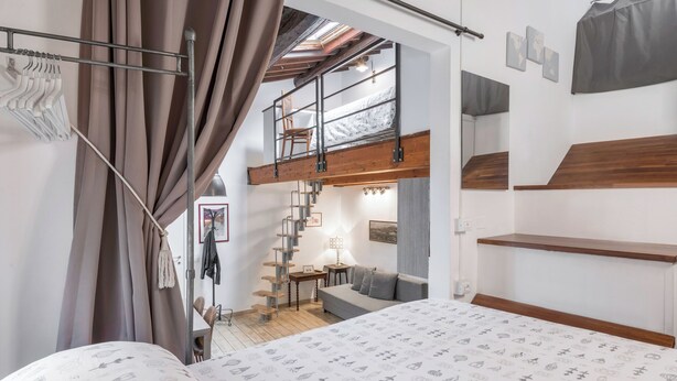 Room - Loft Conversion, aircon, walk to historic centre, sleeps 4+2, parking, free Wifi (Firenze)