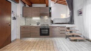 Private kitchen - Loft Conversion, aircon, walk to historic centre, sleeps 4+2, parking, free Wifi (Firenze)