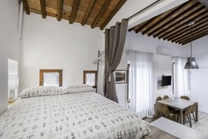 2 chambres, fer et planche à repasser, accès au Wi-Fi (inclus)