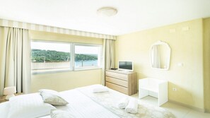 5 bedrooms, iron/ironing board, travel cot, free WiFi