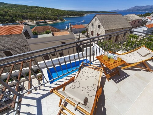 Beautiful Traditional Dalmatian Stone Villa, Private Pool & Sea View, just 200 meters to the Beach!