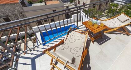 Beautiful Traditional Dalmatian Stone Villa, Private Pool & Sea View, just 200 meters to the Beach!