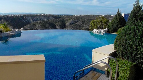 Apartamento en planta baja con jardín en complejo de ocio