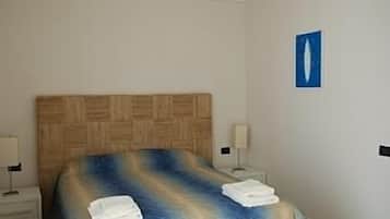 2 bedrooms, iron/ironing board, bed sheets, wheelchair access