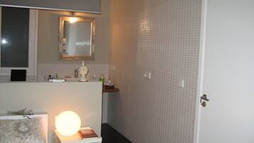 3 dormitorios, tabla de planchar con plancha, wifi gratis y ropa de cama