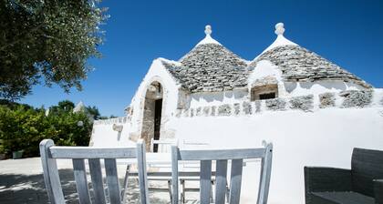 Trullo with pool surrounded by nature ... A few km from Polignano a Mare