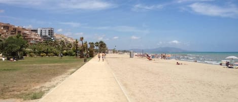 Vlak bij het strand