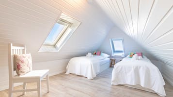 2 bedrooms, desk, soundproofing, iron/ironing board