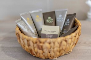 Apartment, 2 Schlafzimmer | Badezimmerausstattung | Kostenlose Toilettenartikel, Haartrockner, Handtücher