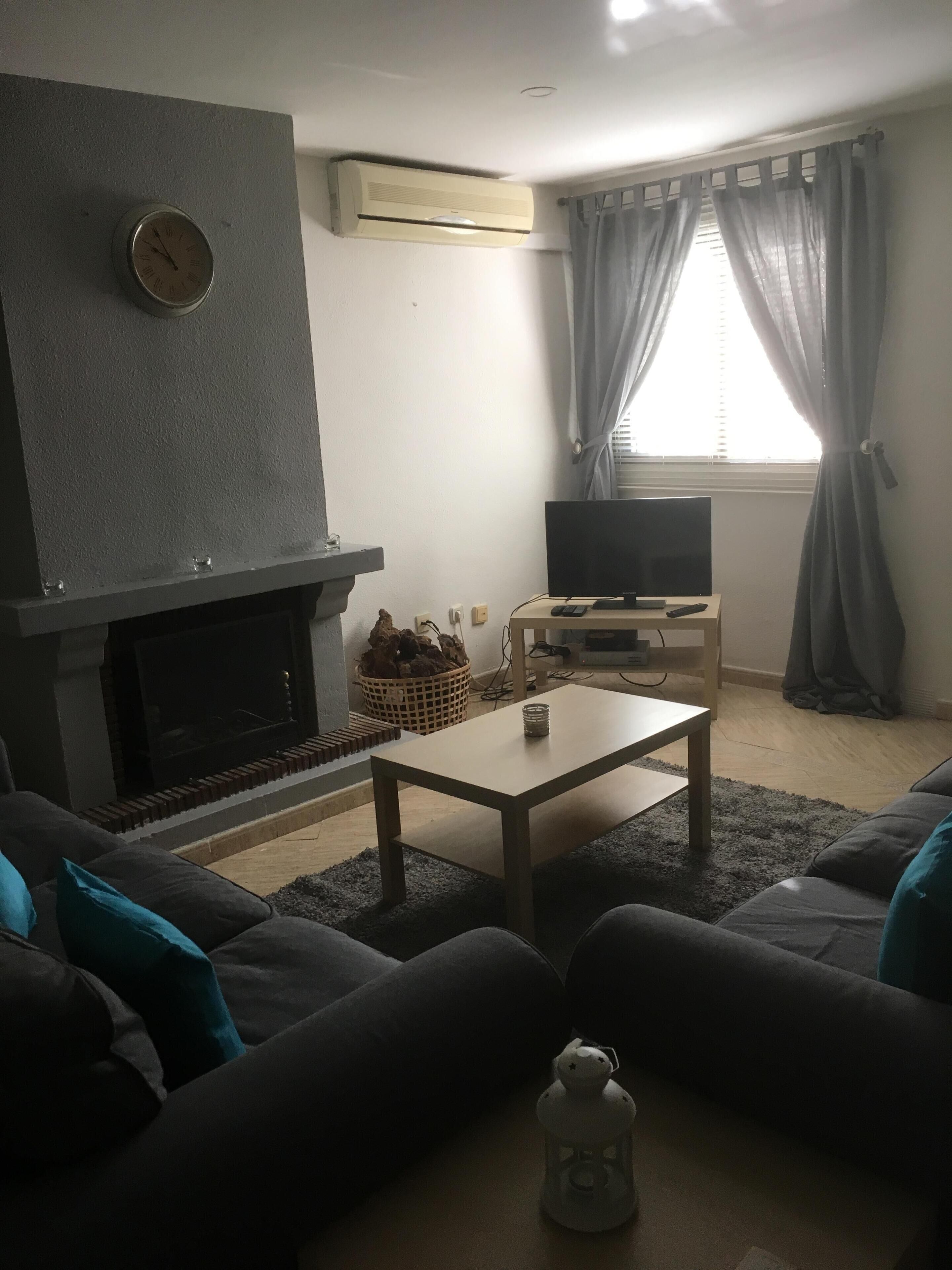 2 Bedroomed Apartment Overlooking Communal Pool with WiFi