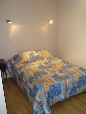 Comfort Double Room | Individually decorated, individually furnished, desk, blackout curtains - Splendid Hôtel (Montreuil-Bellay)