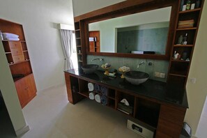 Hair dryer, towels, soap, toilet paper - Villa Nusa Indah, Luxurious Beachfront villa near Lovina Bali  (DEncarik)