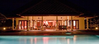 Villa Nusa Indah, Luxurious Beachfront villa near Lovina Bali 