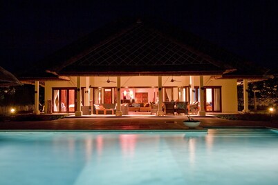 Villa Nusa Indah, Luxurious Beachfront villa near Lovina Bali
