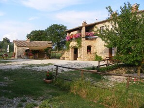Exterior - Podere dell'Olmo charming countryhouse  close to Rome, Spoleto, Perugia (Amelia)