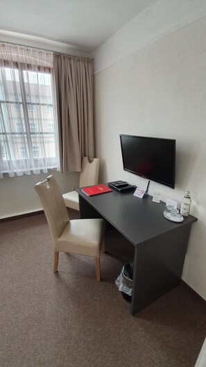 Desk, soundproofing, rollaway beds, free WiFi - Hotel Stadt Magdeburg (Perleberg)