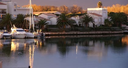 Marina tyyppi 3, 4 ****, luokittelu, ranta, rauhallinen ja lähellä kaikkea