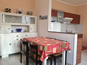 Dining - Tranquility of countryside 500m from the city center and 4km from the sea (Labin)