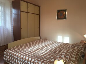 2 bedrooms, iron/ironing board, Internet, bed sheets - Tranquility of countryside 500m from the city center and 4km from the sea (Labin)