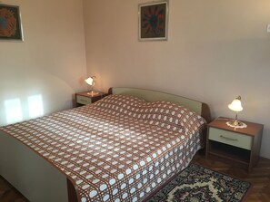2 bedrooms, iron/ironing board, Internet, bed sheets - Tranquility of countryside 500m from the city center and 4km from the sea (Labin)