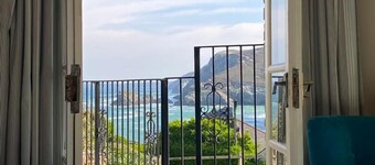 Tradisjonelle Cornish stein-bygget hus, med spektakulær havutsikt