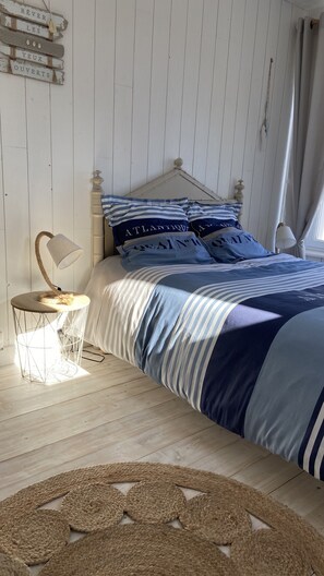 2 bedrooms, iron/ironing board, free WiFi