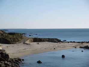 På stranden