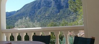 Villa con piscina privada y vistas a la montaña 