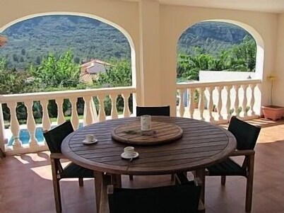 Villa With Private Pool & Mountain Views 