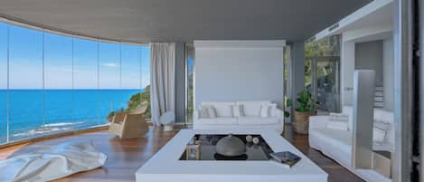 Smart TV, DVD player, livros