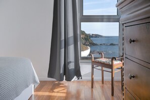 6 bedrooms, iron/ironing board, travel cot, WiFi