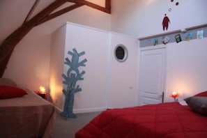4 habitaciones, tabla de planchar con plancha y cuna de viaje