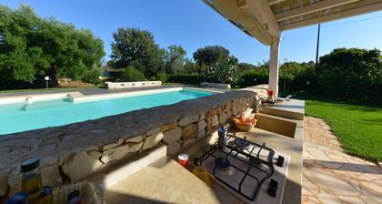 Trullo del Salento with pool