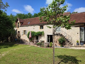 Exterior - Charming Stone Farmhouse - Private Pool, Lovely Countryside (Lugagnac)