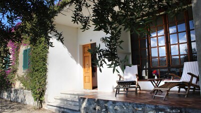 VILLA 50 meters from sea, private garden, parking, air conditioning, 5G internet