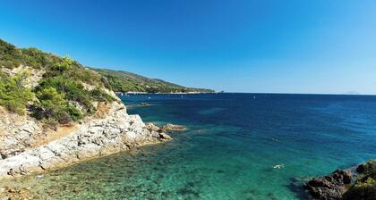 VILLA 50 meters from sea, private garden, parking, air conditioning, 5G internet