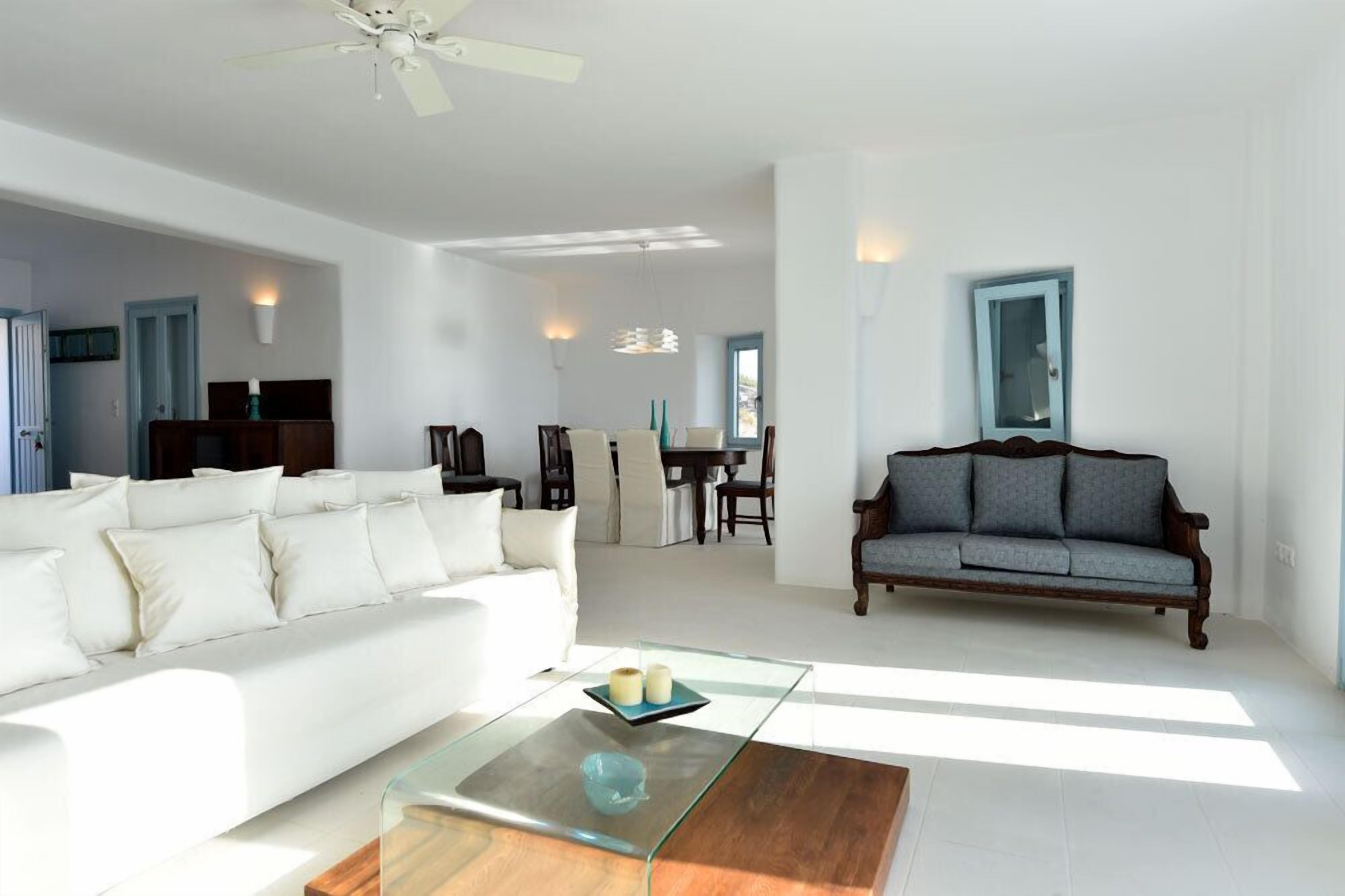 Sea front villa, private pool, walking distance to the beach, brand new