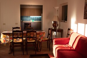Fernseher, Bücher, Stereoanlage