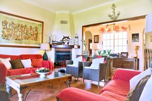 Télévision, cheminée