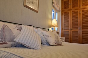 3 chambres, fer et planche à repasser, Wi-Fi, draps fournis