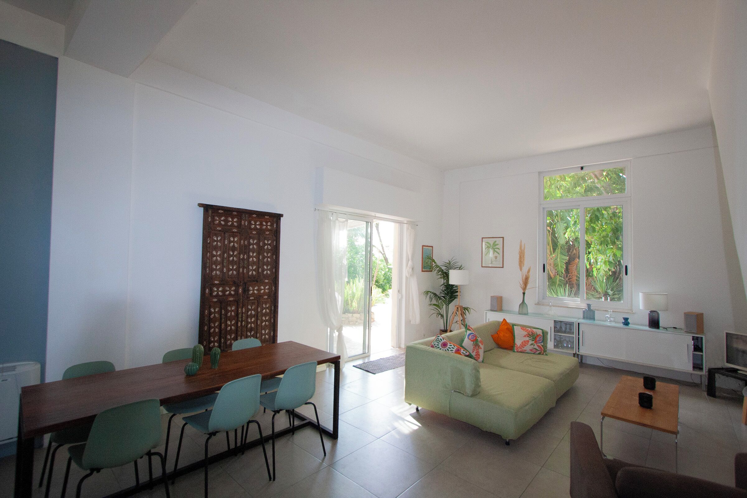 Modern villa with pool in beautiful Alcantara Valley near Etna and the coast.